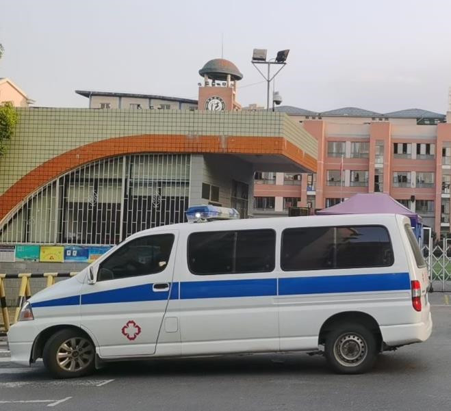 无极救护车出租护送骨折病人一公里多少钱